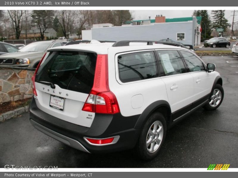 Ice White / Off Black 2010 Volvo XC70 3.2 AWD
