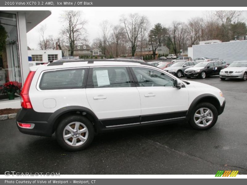 Ice White / Off Black 2010 Volvo XC70 3.2 AWD