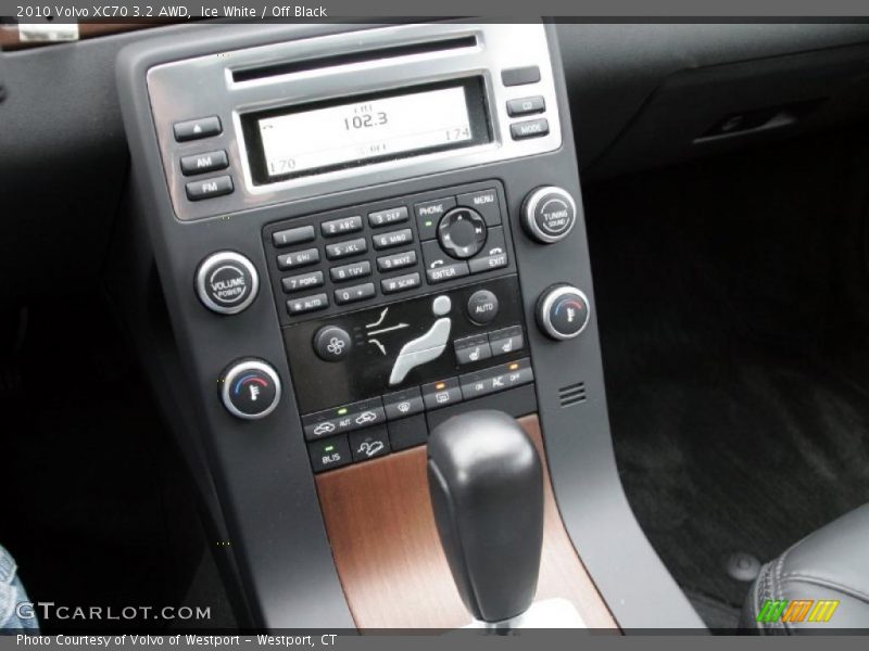 Controls of 2010 XC70 3.2 AWD