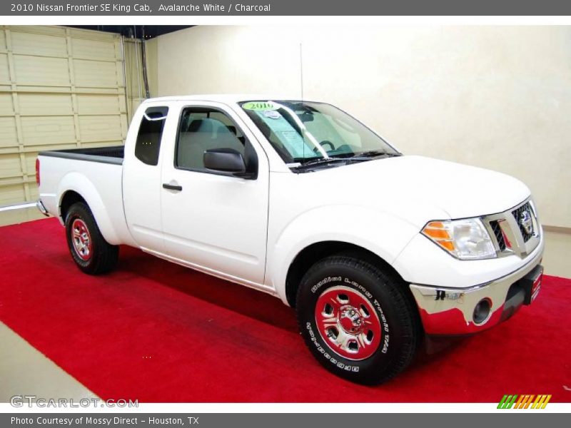 Avalanche White / Charcoal 2010 Nissan Frontier SE King Cab