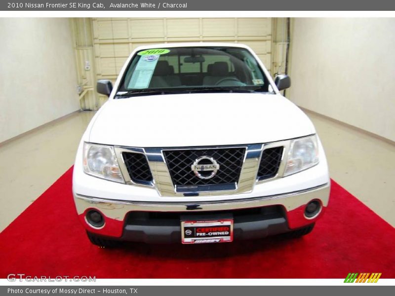 Avalanche White / Charcoal 2010 Nissan Frontier SE King Cab