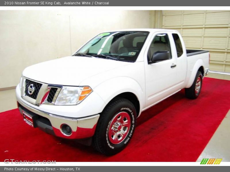 Avalanche White / Charcoal 2010 Nissan Frontier SE King Cab