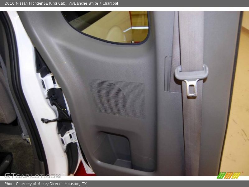 Avalanche White / Charcoal 2010 Nissan Frontier SE King Cab