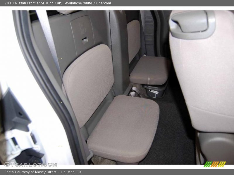 Avalanche White / Charcoal 2010 Nissan Frontier SE King Cab