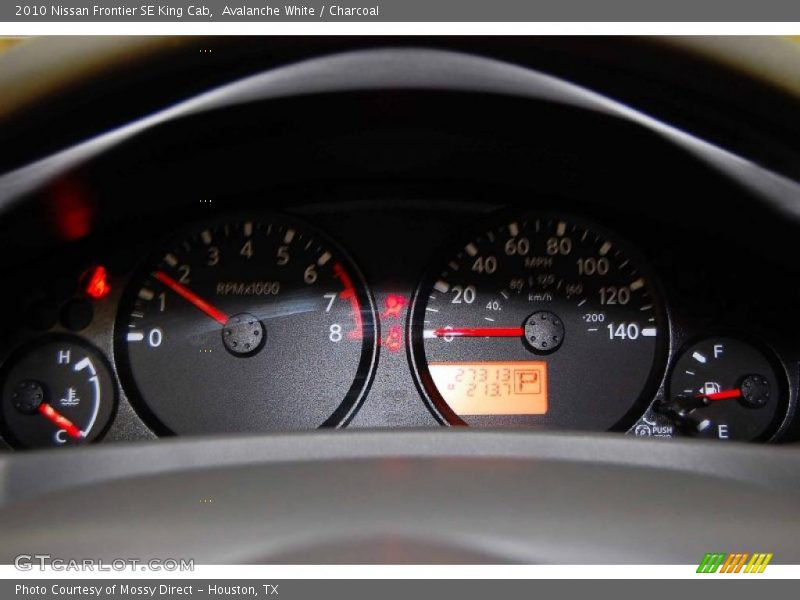 Avalanche White / Charcoal 2010 Nissan Frontier SE King Cab
