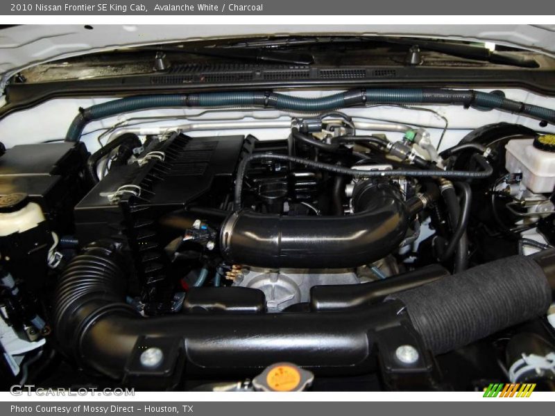 Avalanche White / Charcoal 2010 Nissan Frontier SE King Cab