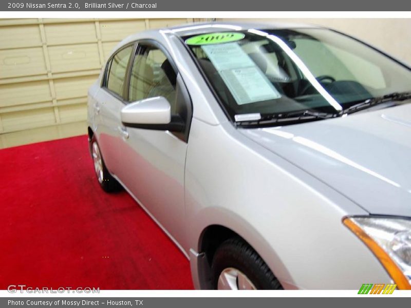 Brilliant Silver / Charcoal 2009 Nissan Sentra 2.0