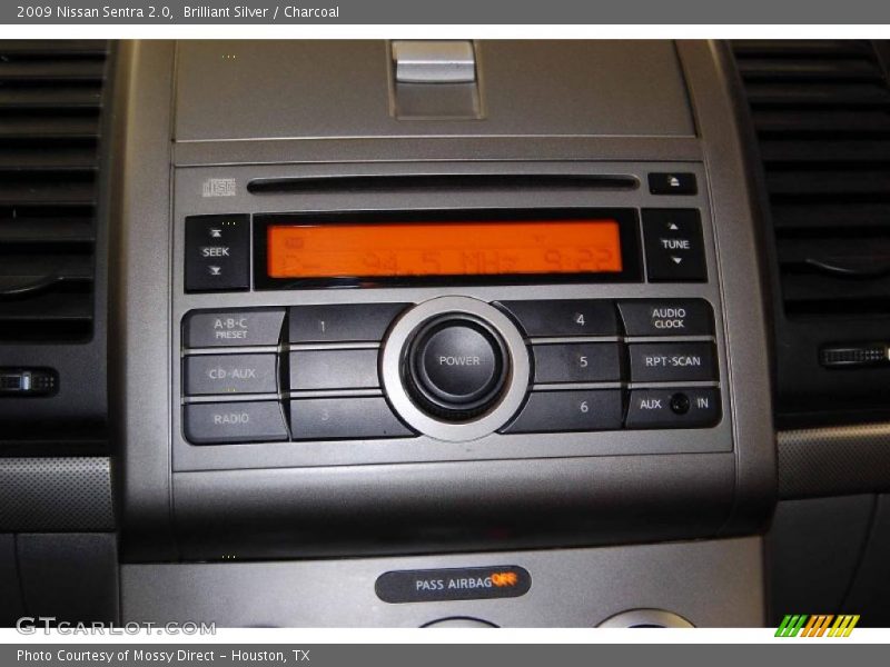 Brilliant Silver / Charcoal 2009 Nissan Sentra 2.0