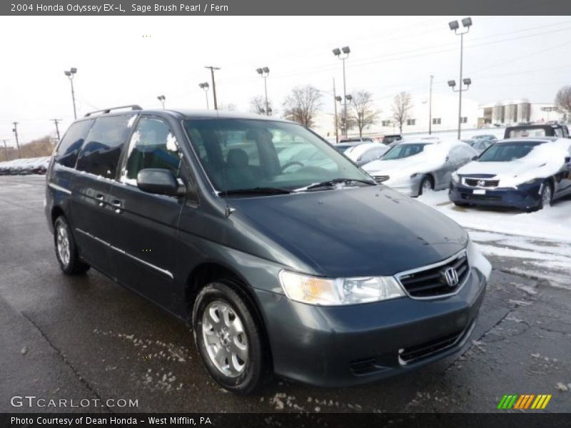 Front 3/4 View of 2004 Odyssey EX-L