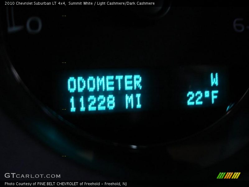 Summit White / Light Cashmere/Dark Cashmere 2010 Chevrolet Suburban LT 4x4
