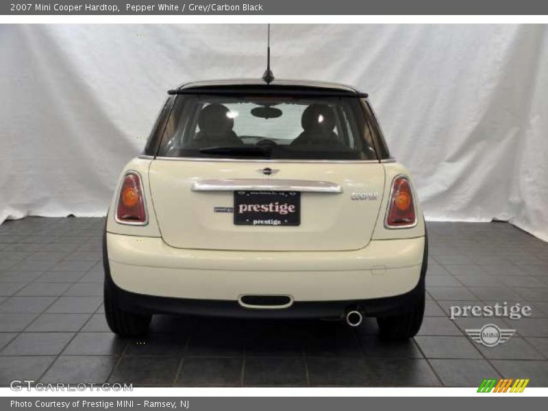Pepper White / Grey/Carbon Black 2007 Mini Cooper Hardtop