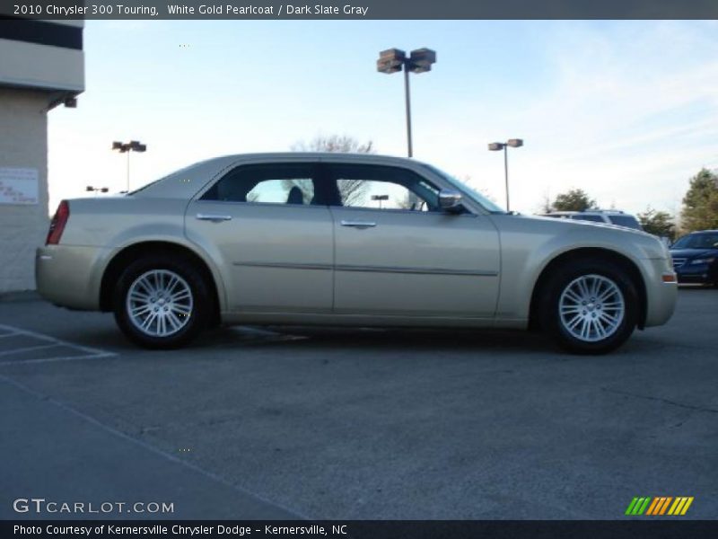White Gold Pearlcoat / Dark Slate Gray 2010 Chrysler 300 Touring