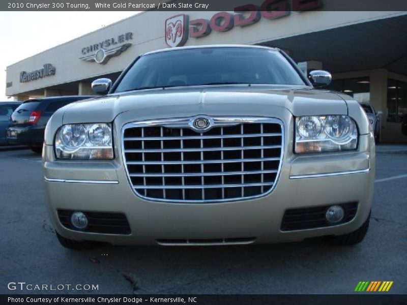 White Gold Pearlcoat / Dark Slate Gray 2010 Chrysler 300 Touring
