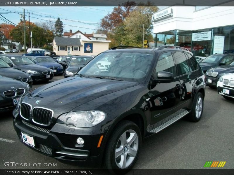 Front 3/4 View of 2010 X5 xDrive30i
