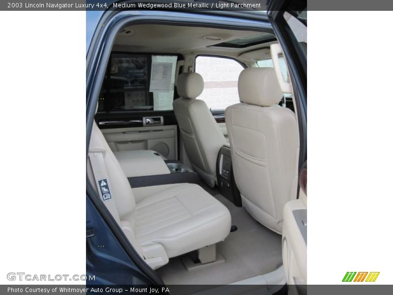Medium Wedgewood Blue Metallic / Light Parchment 2003 Lincoln Navigator Luxury 4x4