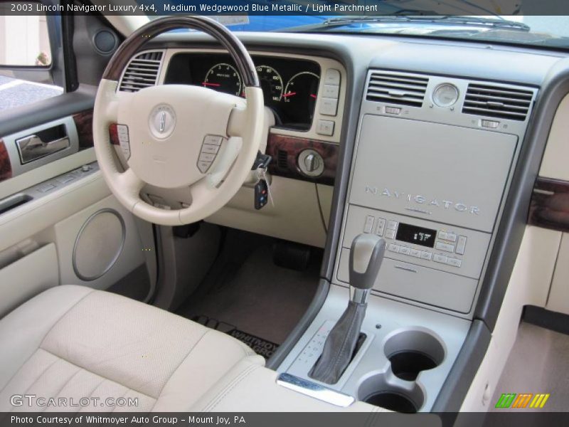 Medium Wedgewood Blue Metallic / Light Parchment 2003 Lincoln Navigator Luxury 4x4