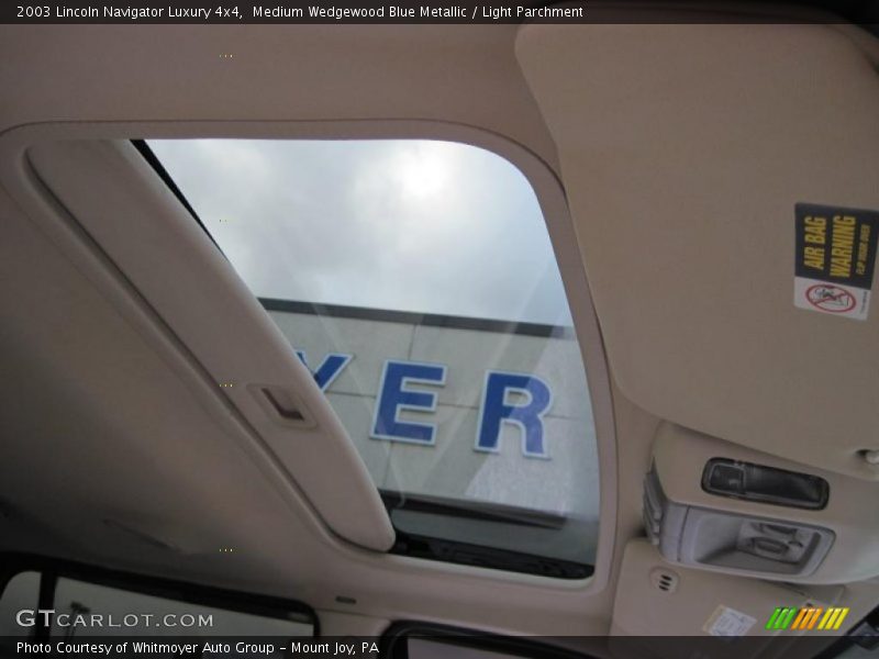 Medium Wedgewood Blue Metallic / Light Parchment 2003 Lincoln Navigator Luxury 4x4