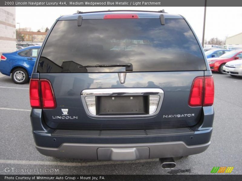 Medium Wedgewood Blue Metallic / Light Parchment 2003 Lincoln Navigator Luxury 4x4