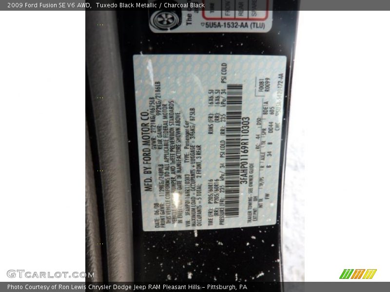 Tuxedo Black Metallic / Charcoal Black 2009 Ford Fusion SE V6 AWD