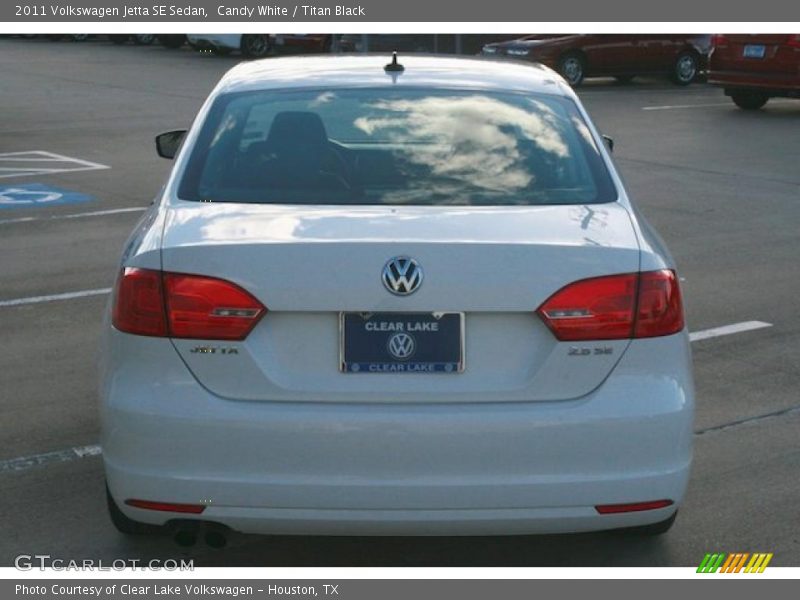 Candy White / Titan Black 2011 Volkswagen Jetta SE Sedan