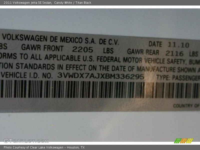 Candy White / Titan Black 2011 Volkswagen Jetta SE Sedan