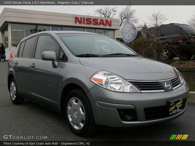 Magnetic Gray / Charcoal 2009 Nissan Versa 1.8 S Hatchback