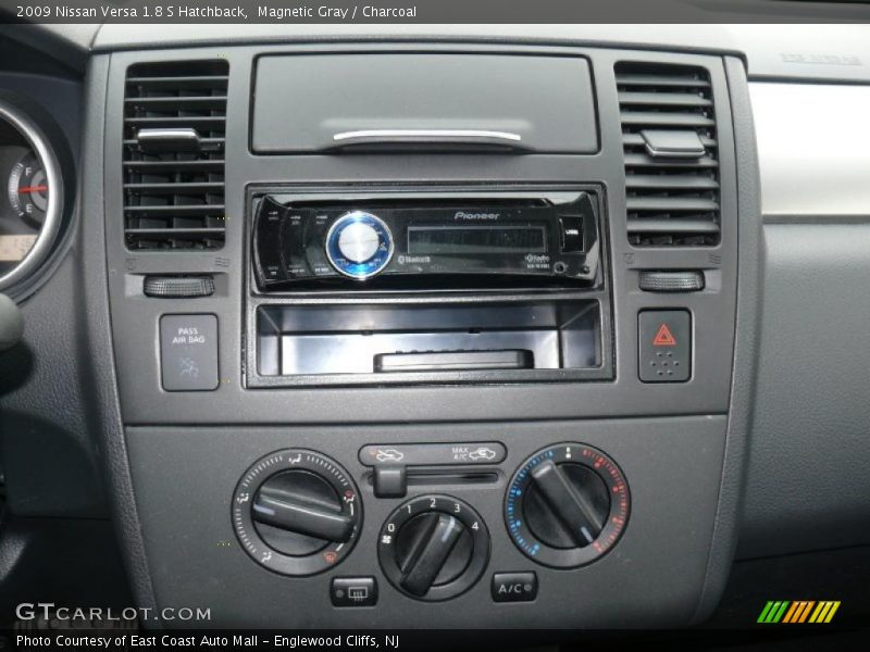 Magnetic Gray / Charcoal 2009 Nissan Versa 1.8 S Hatchback