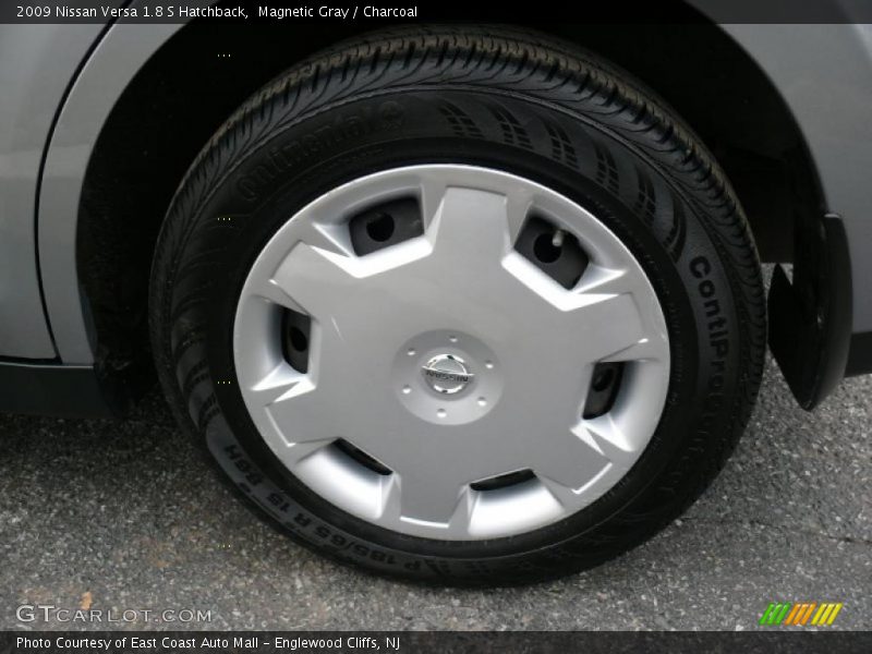 Magnetic Gray / Charcoal 2009 Nissan Versa 1.8 S Hatchback