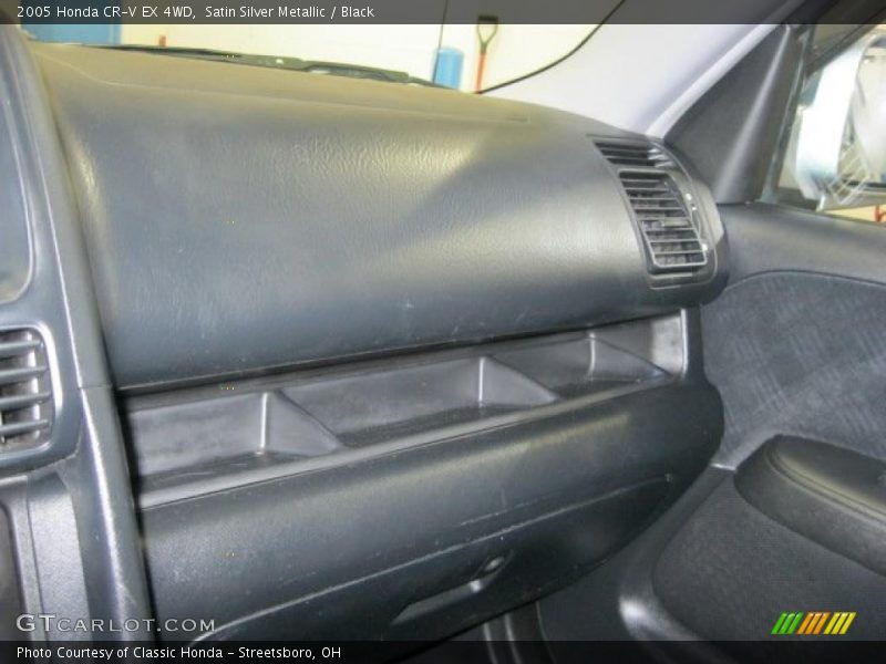 Satin Silver Metallic / Black 2005 Honda CR-V EX 4WD
