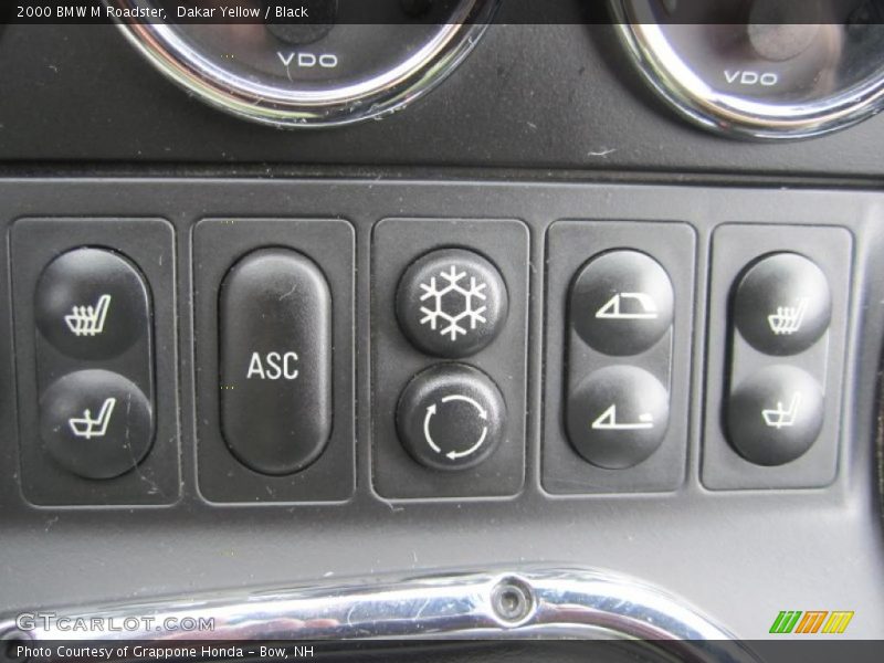 Controls of 2000 M Roadster