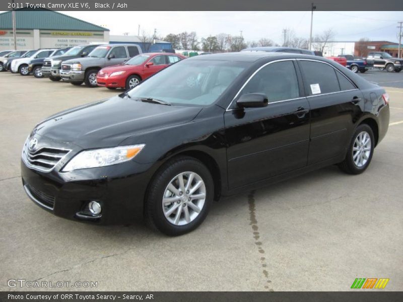 Front 3/4 View of 2011 Camry XLE V6