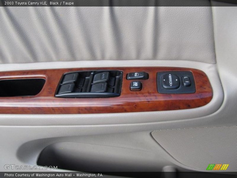Black / Taupe 2003 Toyota Camry XLE