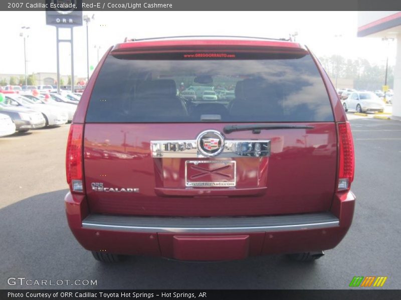 Red-E / Cocoa/Light Cashmere 2007 Cadillac Escalade