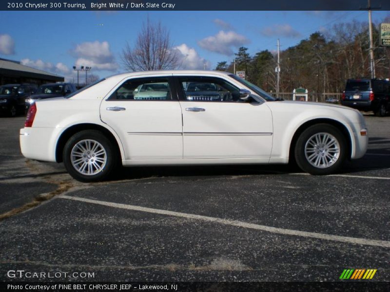 Bright White / Dark Slate Gray 2010 Chrysler 300 Touring
