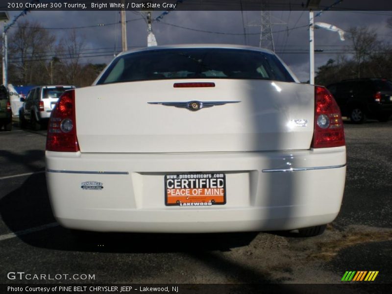 Bright White / Dark Slate Gray 2010 Chrysler 300 Touring
