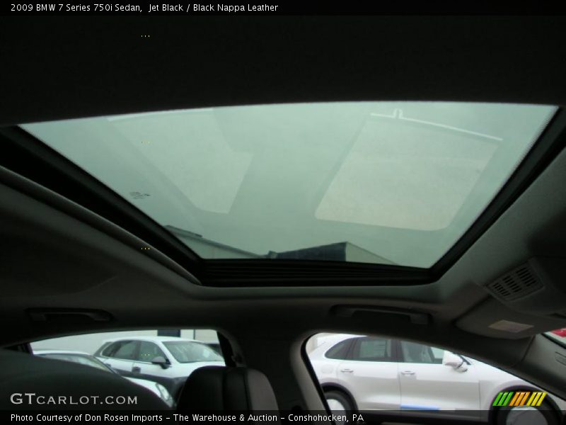 Sunroof of 2009 7 Series 750i Sedan
