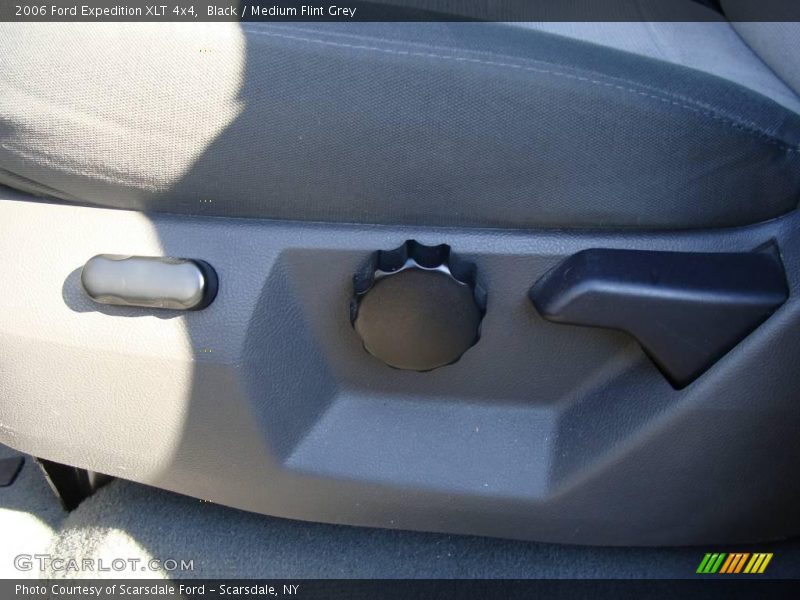 Black / Medium Flint Grey 2006 Ford Expedition XLT 4x4