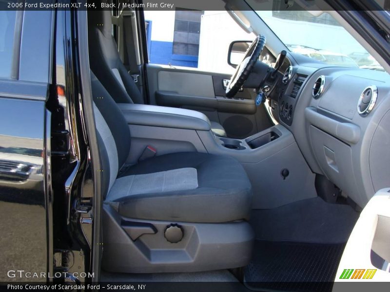 Black / Medium Flint Grey 2006 Ford Expedition XLT 4x4