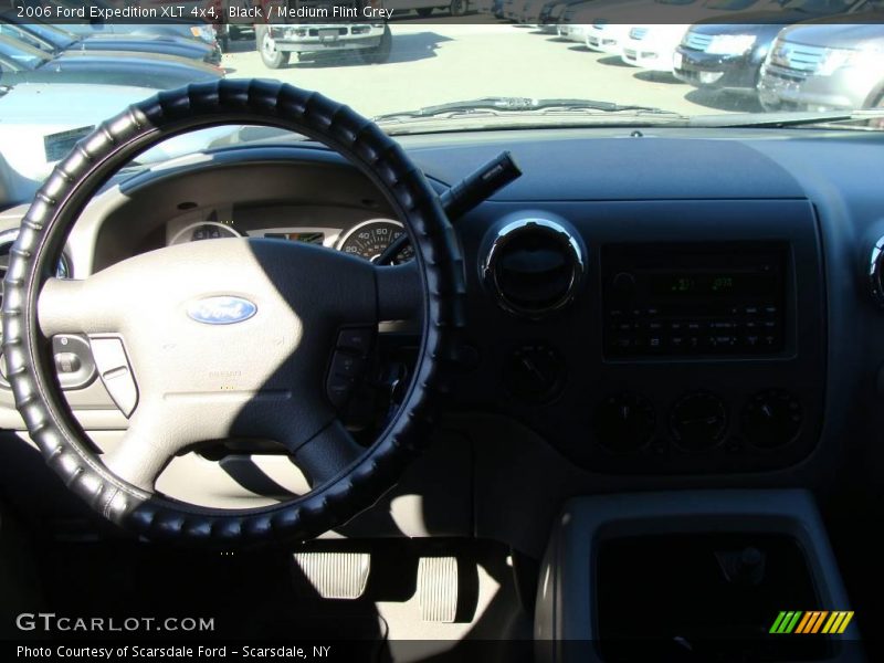 Black / Medium Flint Grey 2006 Ford Expedition XLT 4x4