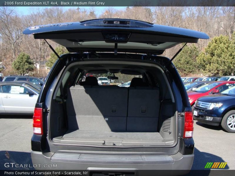 Black / Medium Flint Grey 2006 Ford Expedition XLT 4x4
