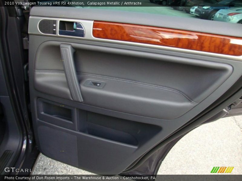 Door Panel of 2010 Touareg VR6 FSI 4XMotion