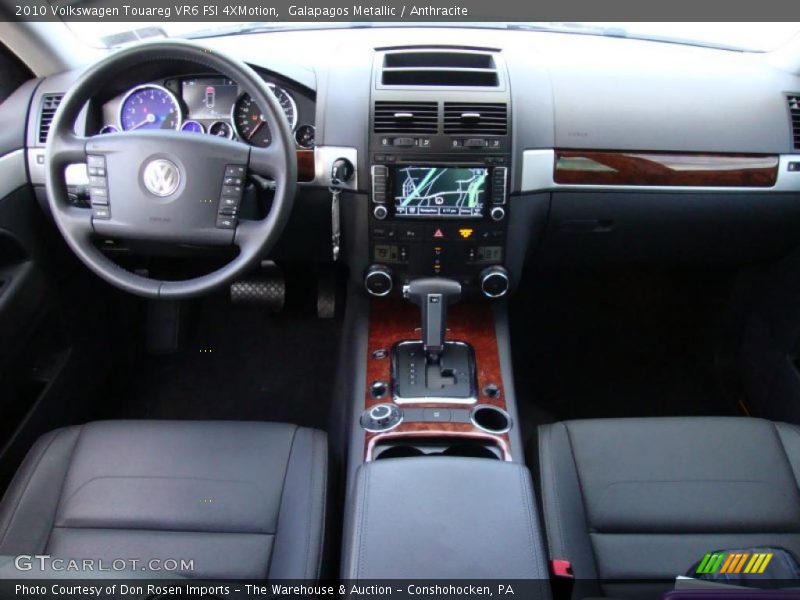 Dashboard of 2010 Touareg VR6 FSI 4XMotion