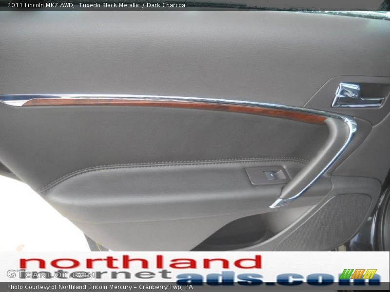 Tuxedo Black Metallic / Dark Charcoal 2011 Lincoln MKZ AWD