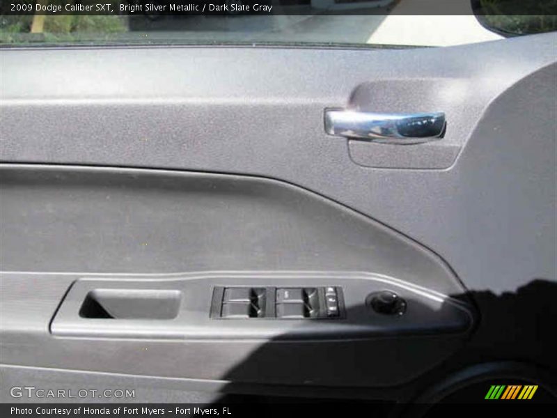 Bright Silver Metallic / Dark Slate Gray 2009 Dodge Caliber SXT