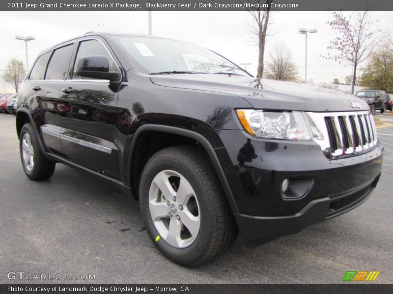 Front 3/4 View of 2011 Grand Cherokee Laredo X Package
