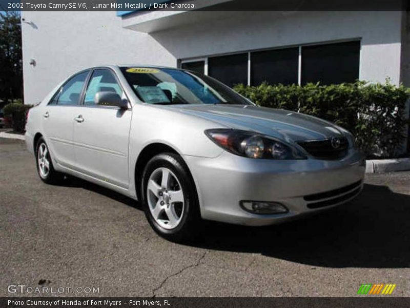 Lunar Mist Metallic / Dark Charcoal 2002 Toyota Camry SE V6