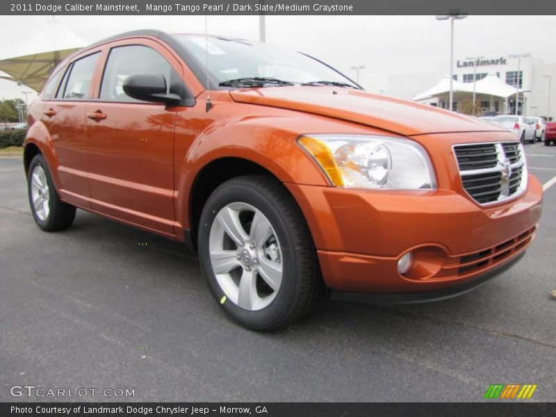 Front 3/4 View of 2011 Caliber Mainstreet