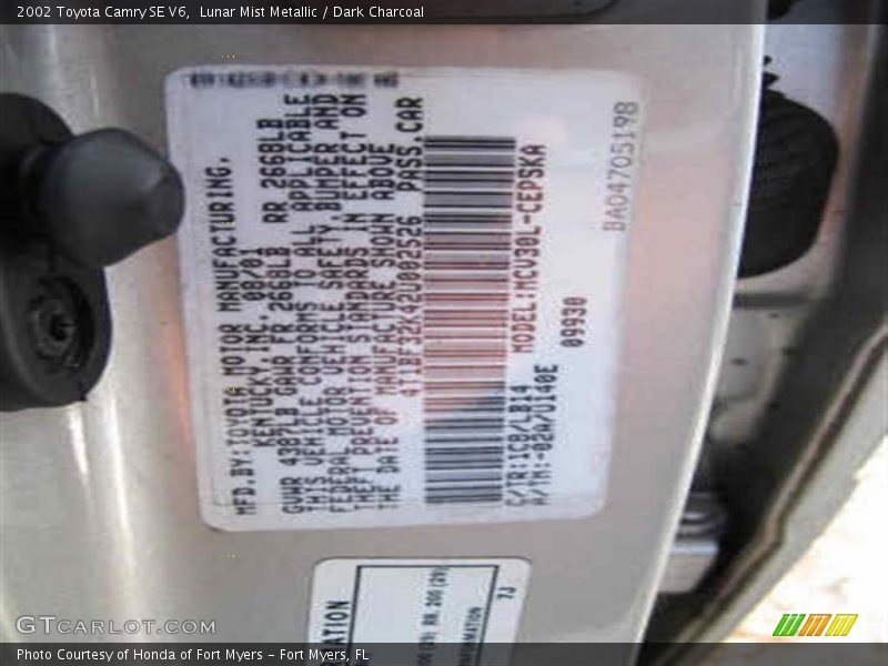 Lunar Mist Metallic / Dark Charcoal 2002 Toyota Camry SE V6