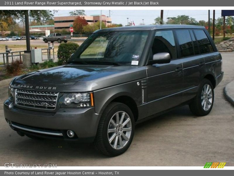 Front 3/4 View of 2011 Range Rover Supercharged