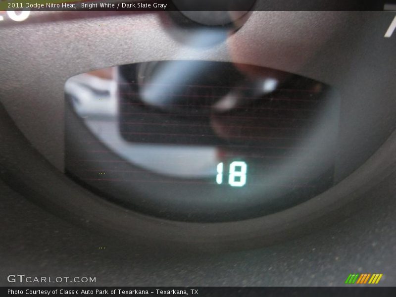 Bright White / Dark Slate Gray 2011 Dodge Nitro Heat